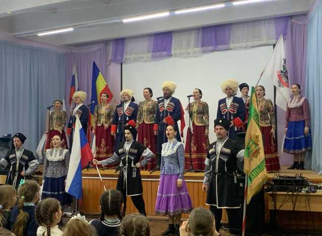 Ансамбль «Казачья застава» выступил для школьников с. Засечное